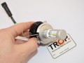 Δυνατότητα ρύθμισης δέσμης με το μικρομετρικό της λάμπας LED – Φωτογραφία από Trop.gr