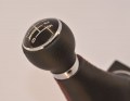 Κοντινή εικόνα λεβιές από δέρμα για VW Golf 5 - 6, Jetta (5 ή 6 Ταχύτητες) - Φωτογραφία τραβηγμένη από TROP.gr